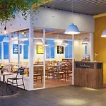 Bedzzz Varanasi By Leisure Hotels, 1 Km From Dashwasamedh Ghat